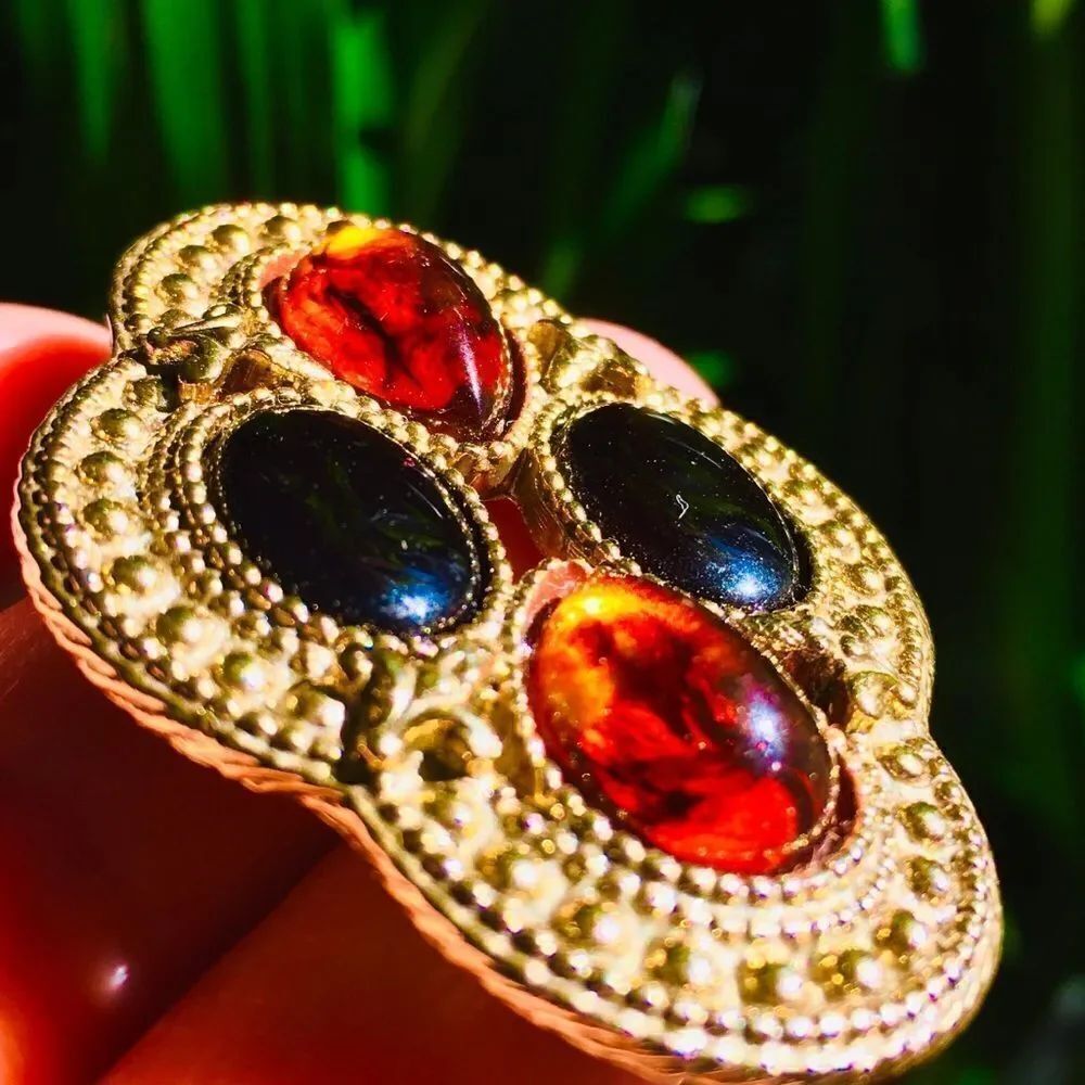 Vintage Amber Black Onyx resin Textured Filigree Gold Brooch 4302